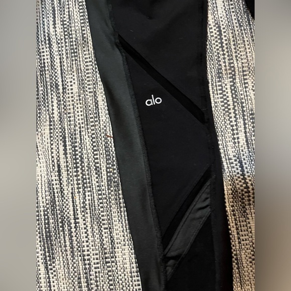 ALO Epic High Waist Leggings -Black - XS - Picture 4 of 10